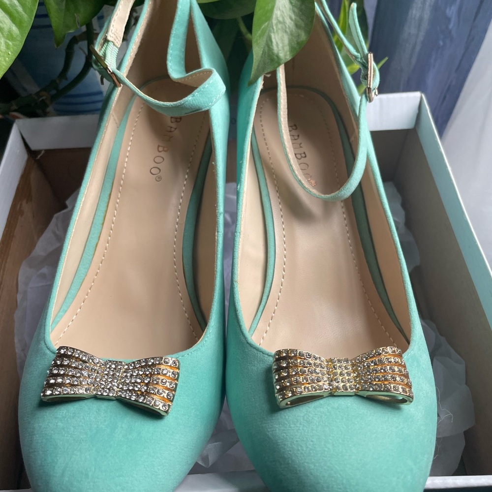 NEW - BAMBOO Women's Mint Green Heels with Rhinestone Bow